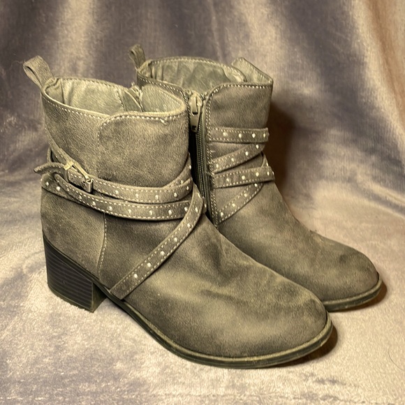 Grey Heeled Boots - Picture 2 of 3